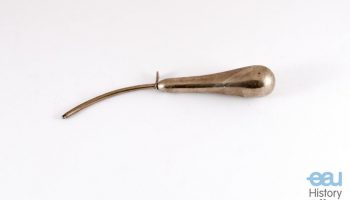 Trocar for puncturing