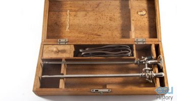 Irrigating uretero-cystoscope