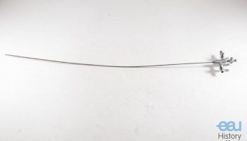 Irrigating device for uretero-renoscope