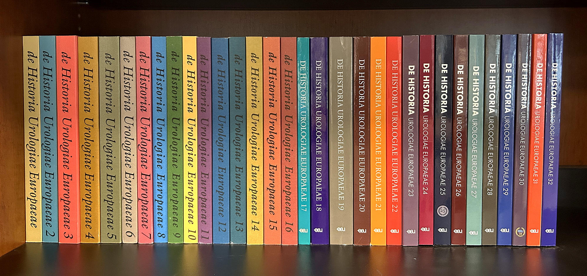 32 Volumes of ‘De Historia’ book series now available online
